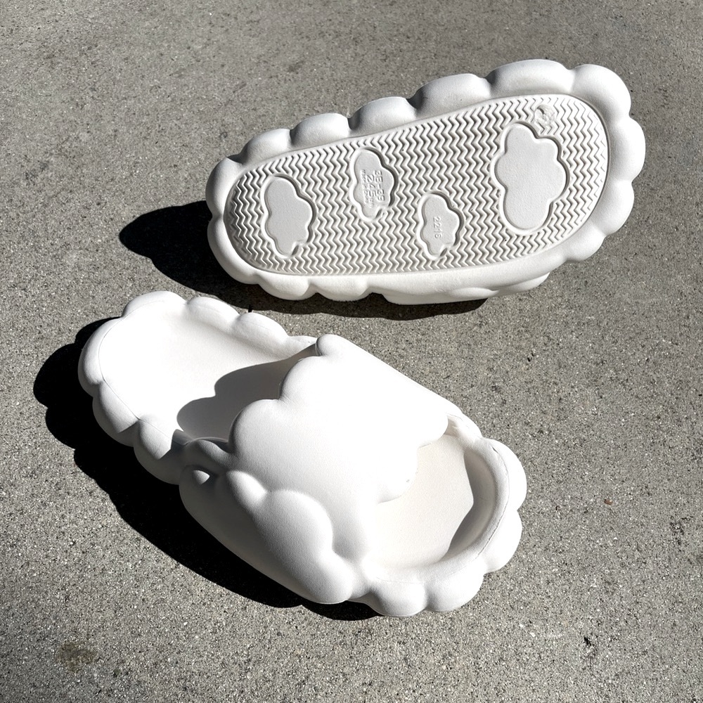 NWOT Cloud Slides in White fits 8 8.5 (EU 38-39) Sandals Slippers - Picture 4 of 5
